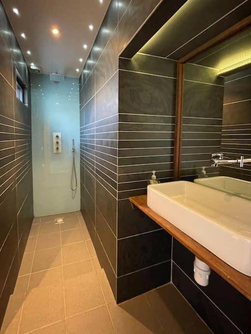 Edge14- Spacious, Stylish And Near The Beach! 新码头 外观 照片