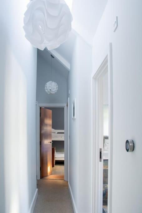 Edge14- Spacious, Stylish And Near The Beach! 新码头 外观 照片